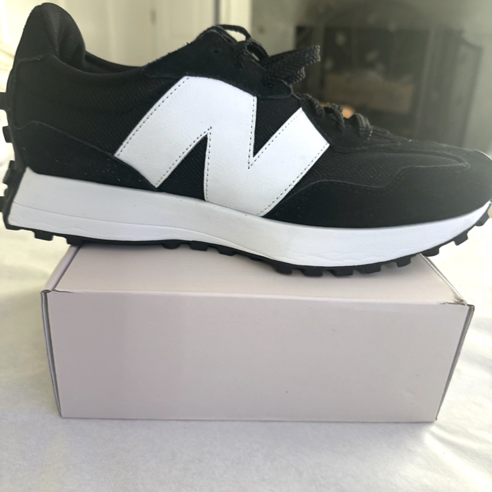 New Balance 327 Black and White Sneakers